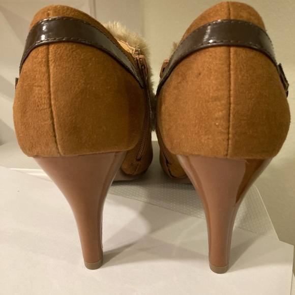 🧡NEW Suede & Fur Faux * Camel/Brown Booties Heels Sz 8 - Picture 8 of 12